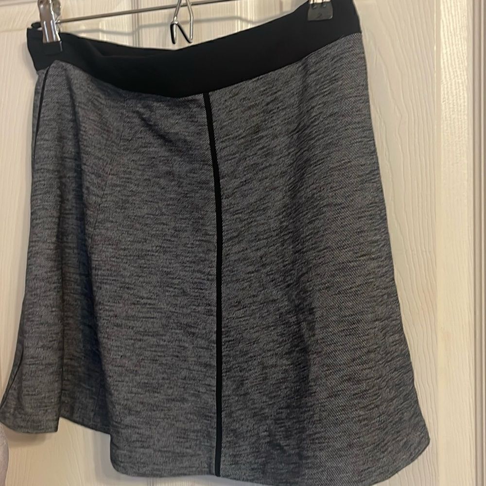 Theory Skirt size 2. NWOT
